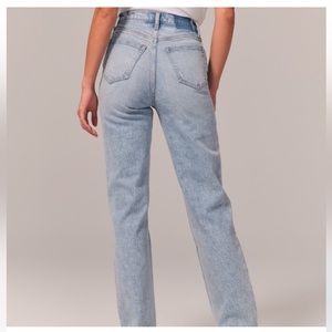 Abercrombie & Fitch 🦅 Ultra High Rise 90s Straight Leg Jean 🦋 (SHORT)